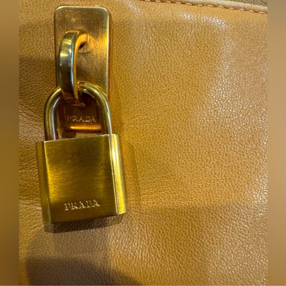 Low start-💎Prada Milano Leather Vintage Lock & Key Clutch with COA - Picture 3 of 13